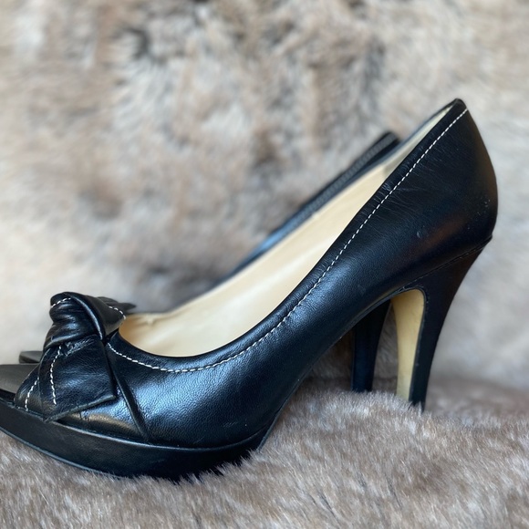 Franco Sarto Leather Upper Bow Heels Size 7.5M - Picture 2 of 11